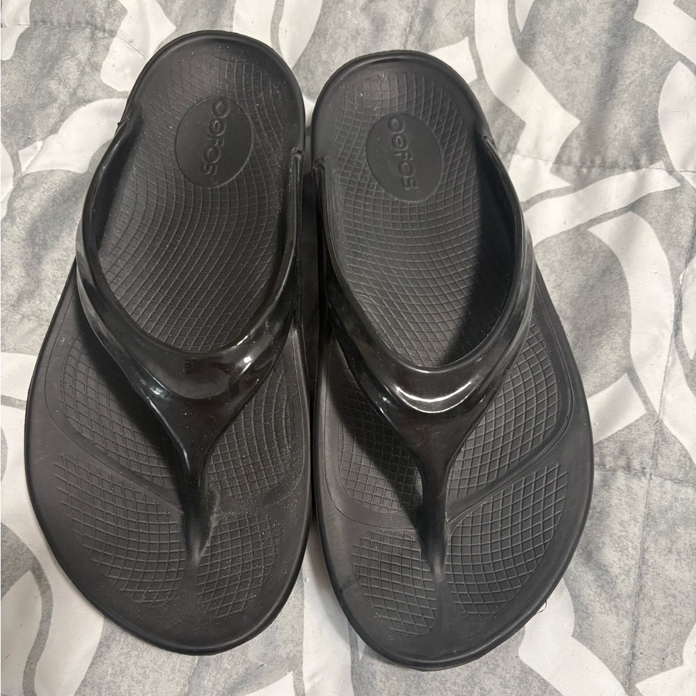 OOFOS SANDALS